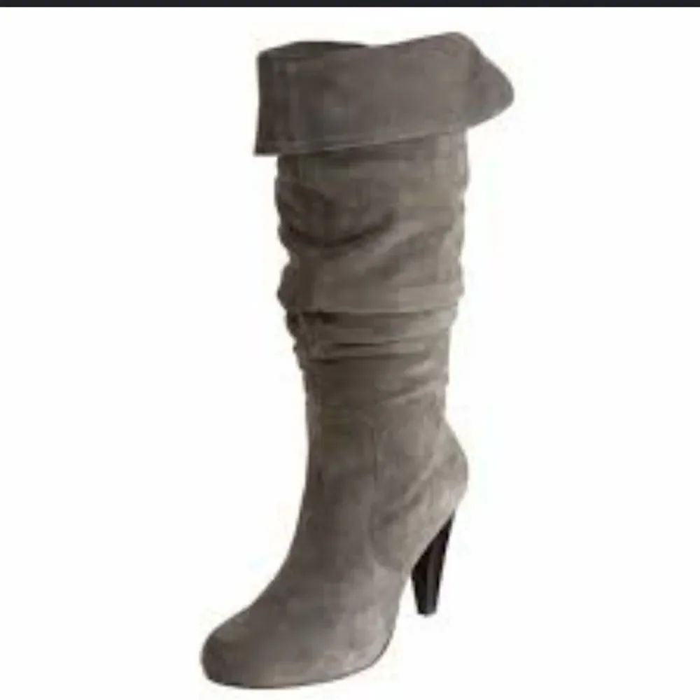 CHARLOTTE RUSSE LONG PLEATED ROUND TOE SOLID KNEE HIGH SLIP-ON BOOT